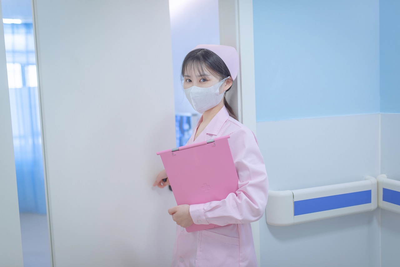 鹿初 – 护士 [98P1V-2.19G]